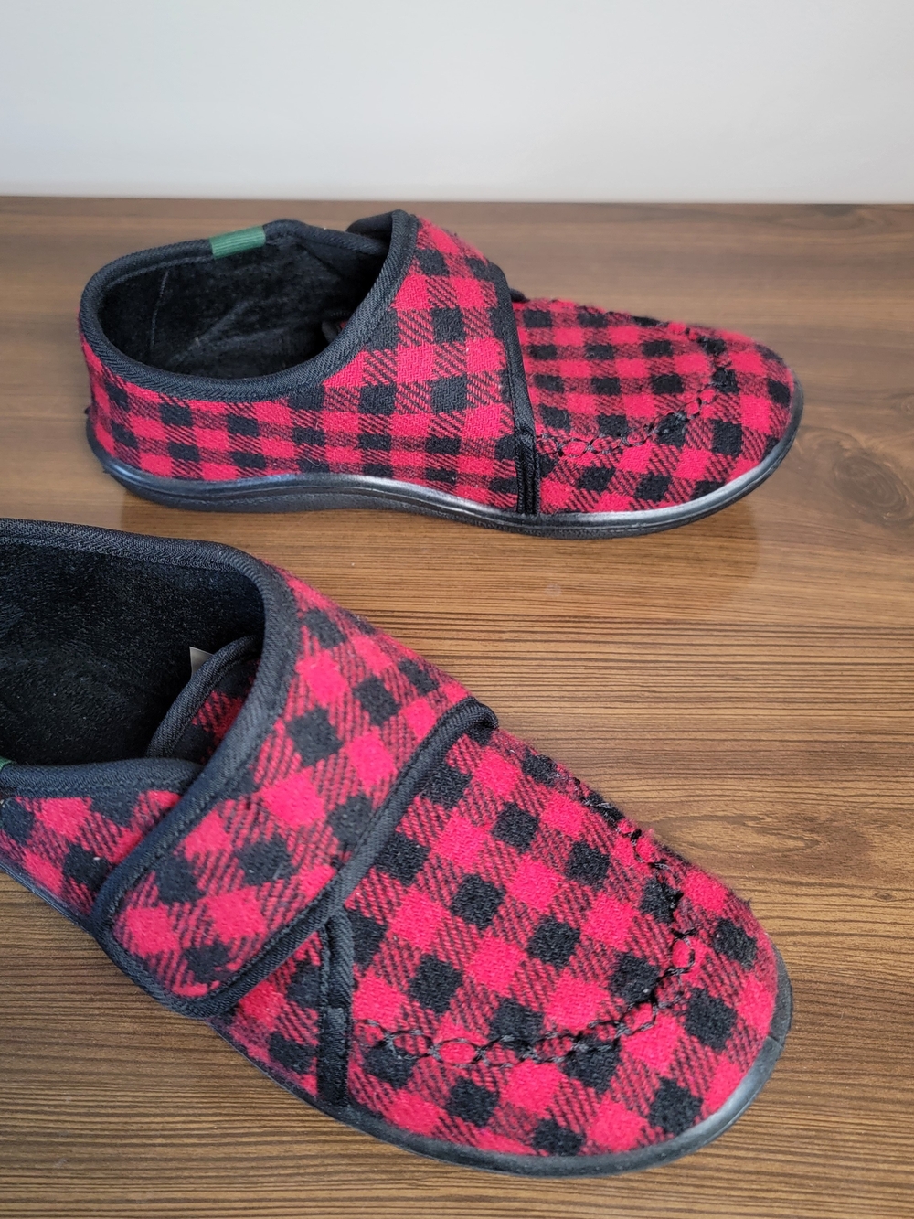 Kamik CozyLodge Kids Red and Black Plaid Slip-Ons- Size US 4/ EU 36/ UK 3.5 - Picture 3 of 5